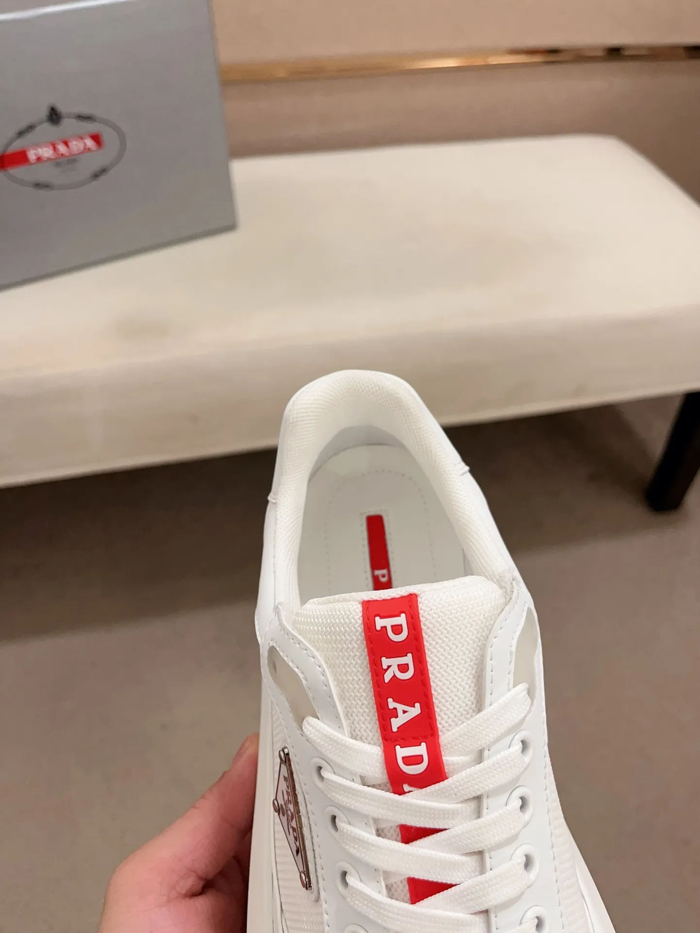 Factory price 620💰 ✔️✔️✔️Higher version High-quality new PRADA (Prada) counters are launched simultaneously. New men's shoes and 😘fabric are made of high-tech glue-spraying technology. Lining: Full cowhide lining. 👍🏿 High-end ☄️ air-cushion molded anti-slip rubber outsole, exquisite lines, simple and elegant, comfortable and high-end for leisure travel. Code number: 38 to 45 (can be customized to 46 to 47, non-refundable)